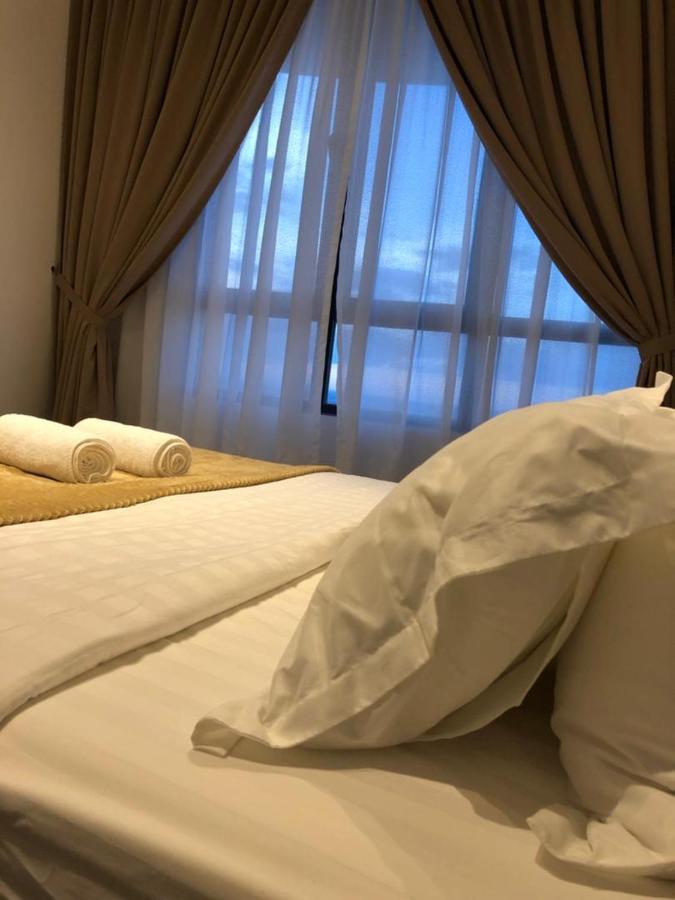 コタバルPanglima Troika Residensiアパートメント エクステリア 写真