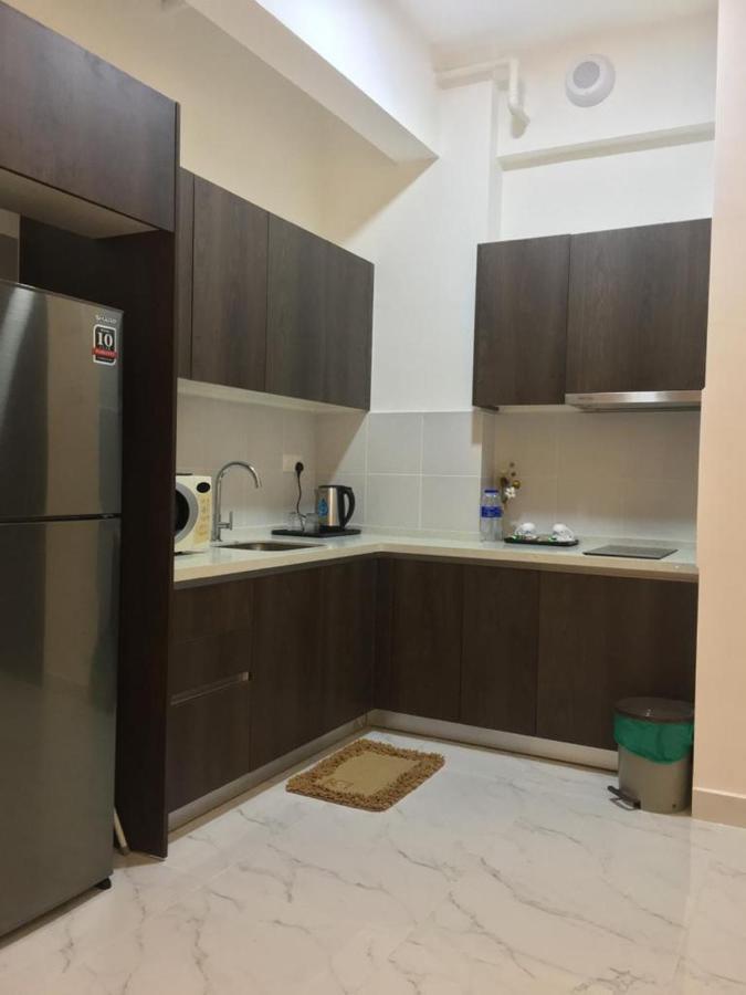 コタバルPanglima Troika Residensiアパートメント エクステリア 写真