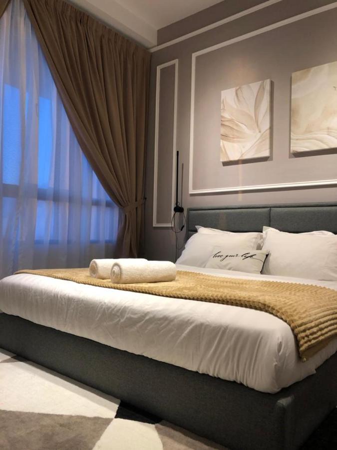 コタバルPanglima Troika Residensiアパートメント エクステリア 写真