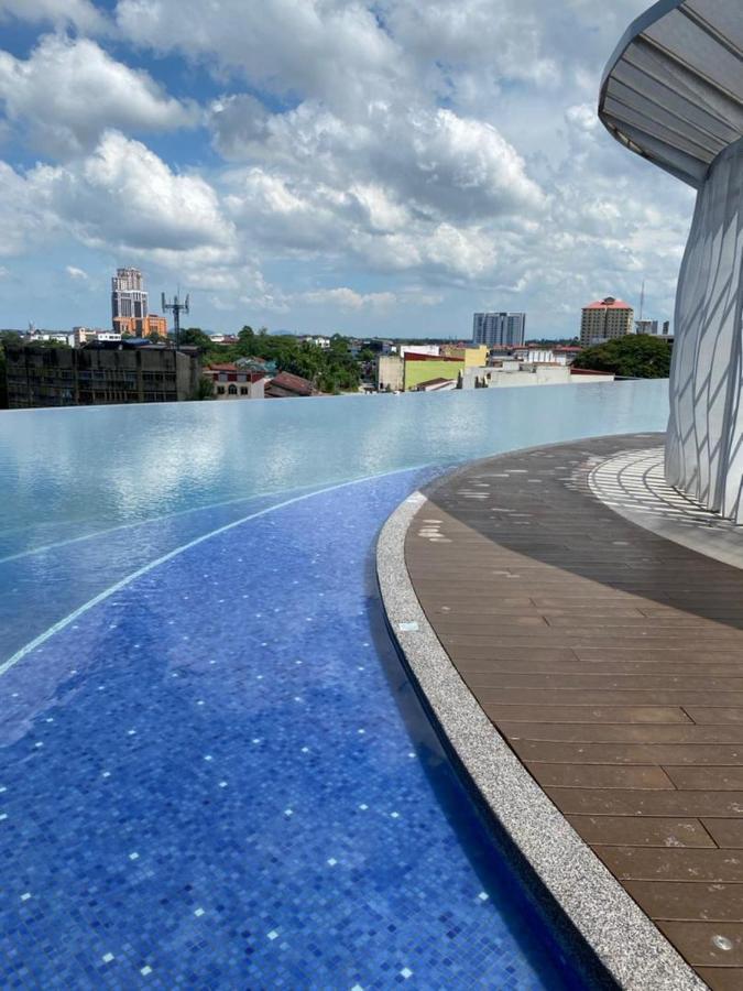 コタバルPanglima Troika Residensiアパートメント エクステリア 写真