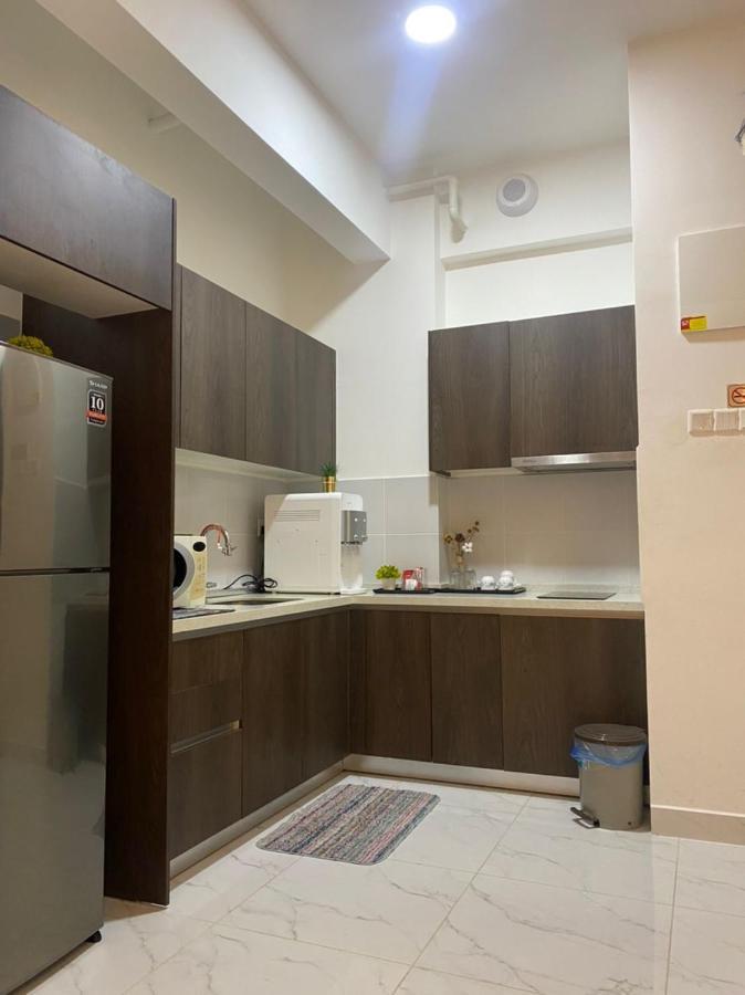 コタバルPanglima Troika Residensiアパートメント エクステリア 写真